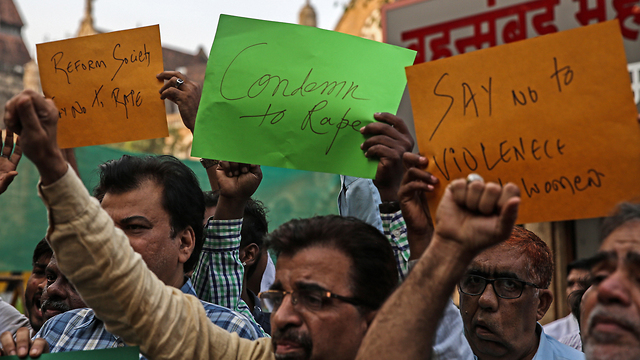 הודו אונס הפגנה מומבאי רצח פריאנקה (צילום: EPA)