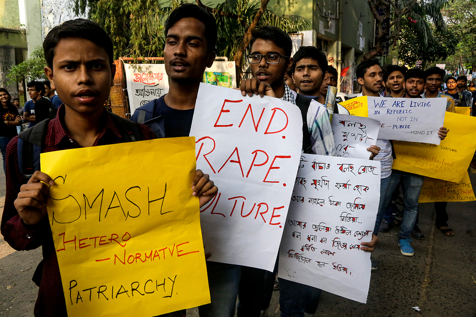 הודו אונס הפגנה כולכתה רצח פריאנקה (צילום: AP)