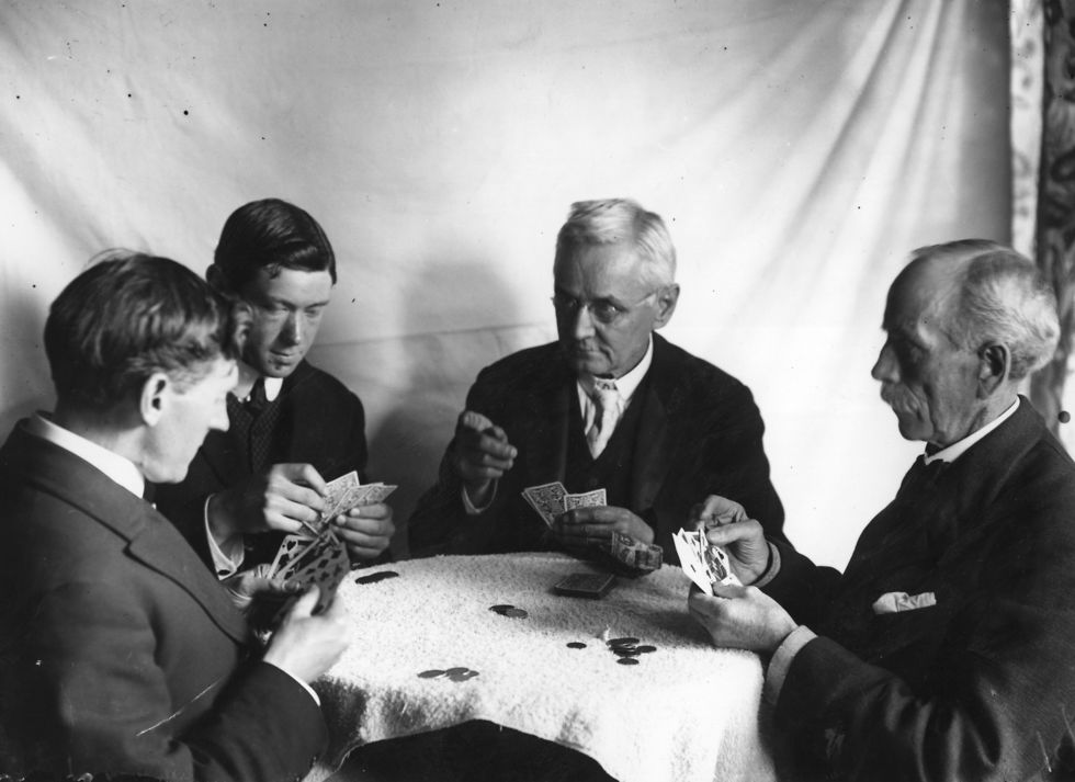 משחק פוקר בתחילת המאה ה-20 (צילום: gettyimages)