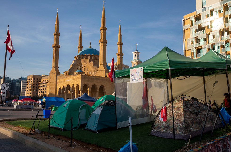 אוהל הפגנה מחאה ב לבנון ב ביירות (צילום: EPA)