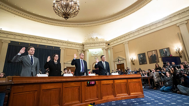 שימוע ועדת המשפט בית הנבחרים אוקראינה גייט דונלד טראמפ עדים מומחים נשבעים (צילום: EPA)