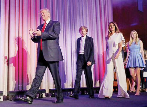משמאל לימין: הנשיא, בארון, הבן המשותף,  מלאניה ואיוונקה, הבת המועדפת. יחסים מתוחים  (צילום: Chip Somodevilla/GettyimagesIL)