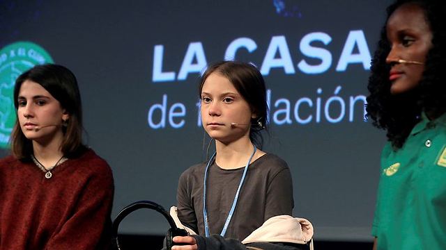 גרטה טונברג בפאנל במדריד (צילום: EPA)