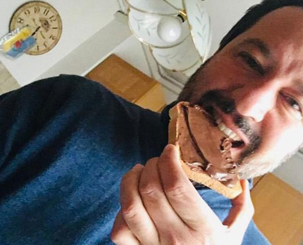 מתיאו סלביני מחרים את שוקולד נוטלה איטליה ()