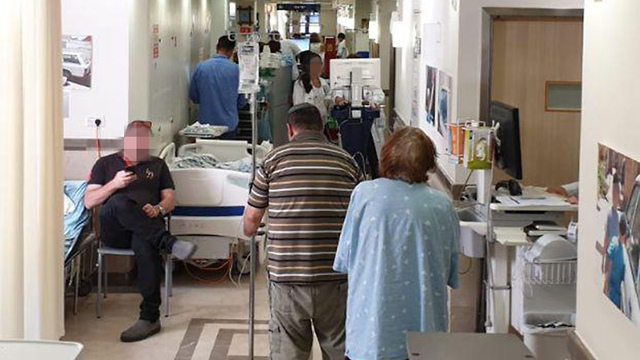 Больные лежат в коридорах. Израильская больница. Фото: движение за реформирование терапевтических отделений