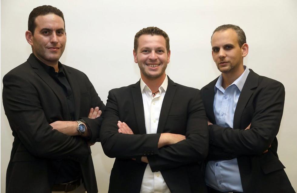 משמאל לימין אמיר שניידר, טל ספיבק ולירון פורמן מנהלי קהילת מנהלי שיווק מצייצים (צילום: גדעון מרקוביץ)