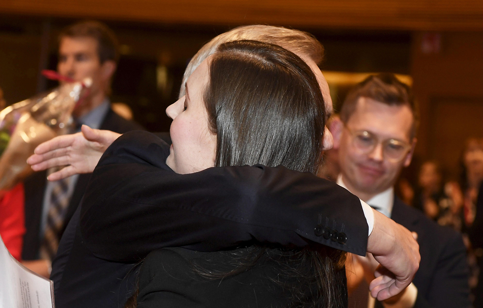 ראש הממשלה החדשה של פינלנד סאנה מרין עם אנטי ריטה שהתפטר (צילום: רויטרס)