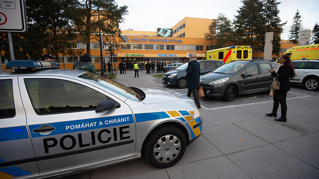 ירי ב צ'כיה ב בית חולים בעיר אוסטרבה (צילום: EPA)