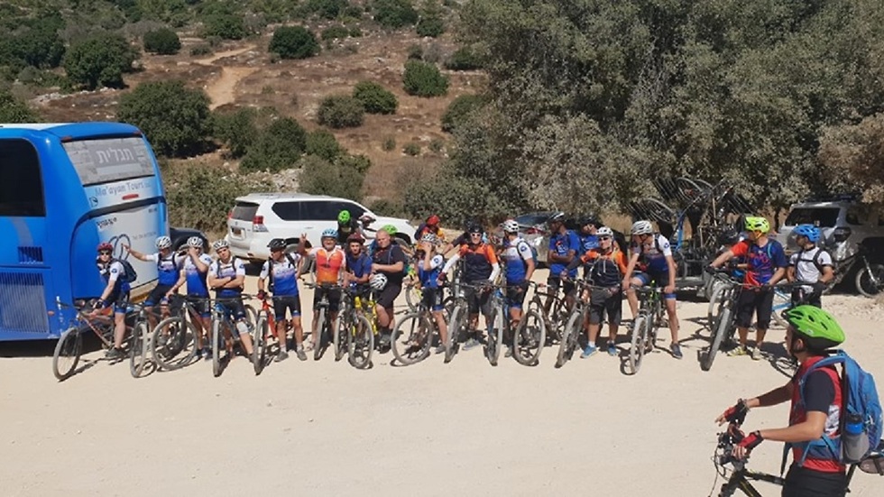 מסע אופניים של נערים מפנימיות בניצנה (צילום: באדיבות הרוח הישראלית)