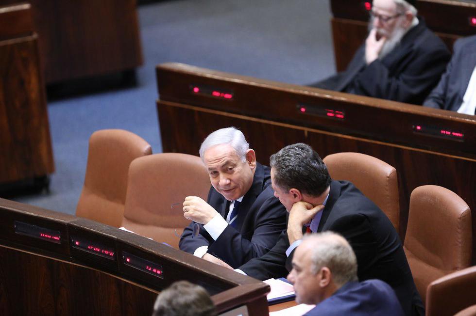 הצבעת החוק בקריאה שניה ושלישית לפיזור הכנסת והקדמת תאריך הבחירות השלישיות (צילום: אלכס קולומויסקי)
