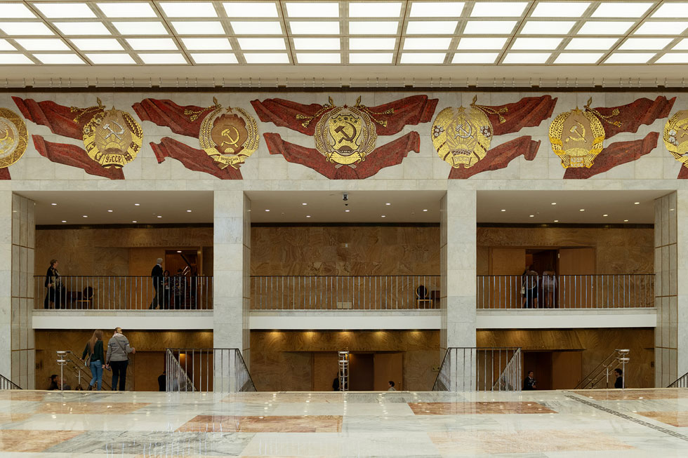 הרבה זהב וסמלים גם בארמון הקונגרסים של הקרמלין. מה עומד מאחורי ההשקעה המאסיבית בסמלים הישנים? ''התשובה שלי ברורה'', כותב לנו הצלם. ''געגועים לימי הזוהר של ברית המועצות'' (צילום: גדעון לוין)