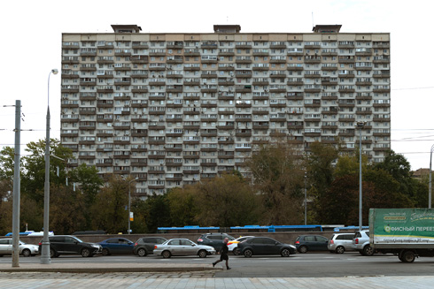 בניין דירות במוסקבה (צילום: גדעון לוין)