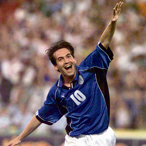 איל חוגג שער על נבחרת אוסטריה ב-1999 | צילום: AP