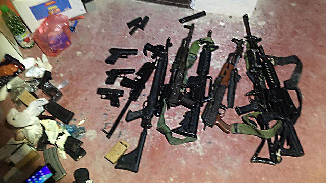 Изъятое оружие и боеприпасы. Фото: пресс-служба ШАБАКа