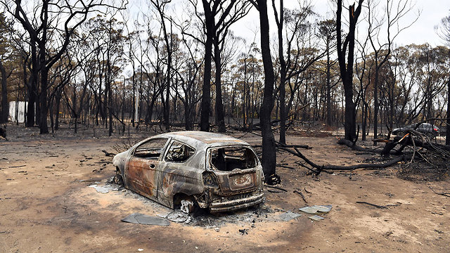 שריפות שריפה אוסטרליה בעיירה בלמורל ש ב ניו סאות' וויילס (צילום: EPA)