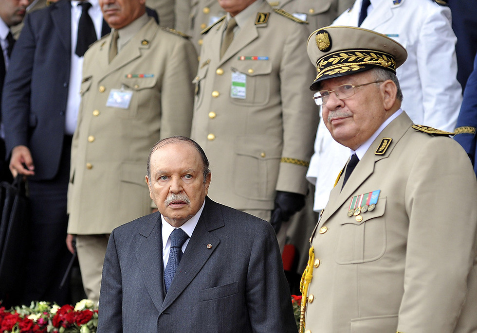 גנרל אחמד קאייד סלאח מפקד צבא אלג'יריה ש מת  (צילום: EPA)
