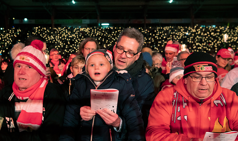 חג המולד אלפים בפסטיבל שירים נוצריים אצטדיון יוניון ברלין (צילום: AP)