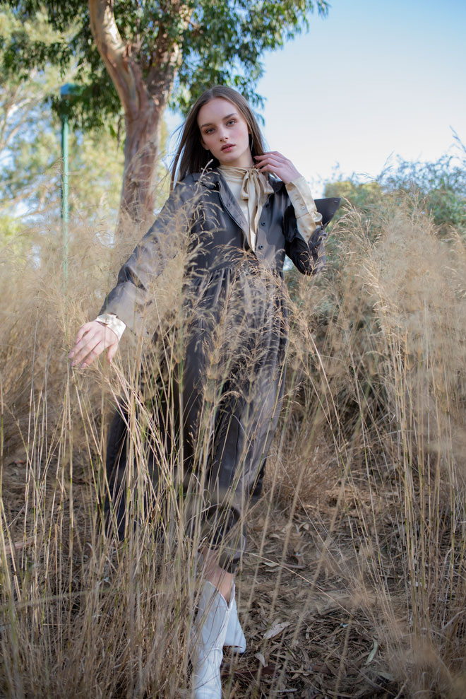 שמלה, ג'ולייט | חולצה, קובי גולן (צילום: לימור יערי)