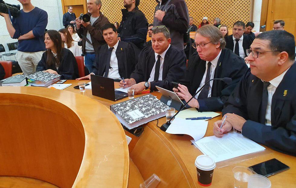 מימין עורכי הדין: עדי כרמלי, ליאור אפשטיין, מאיר ארנפלד ועמית חדד ()