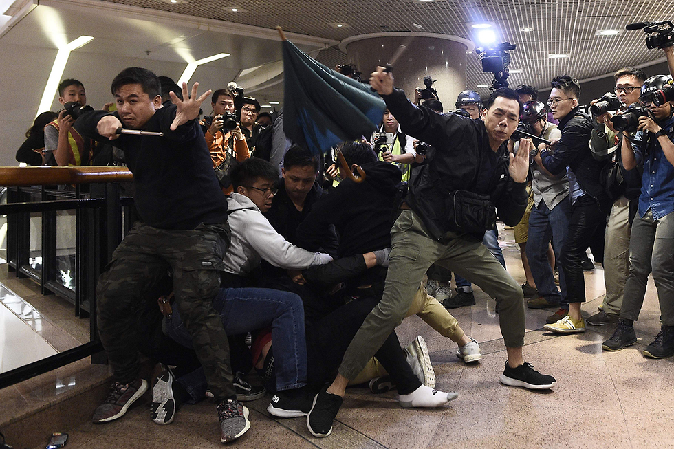 הונג קונג מהומות עימותים בין מפגינים ל משטרה  (צילום: AFP)