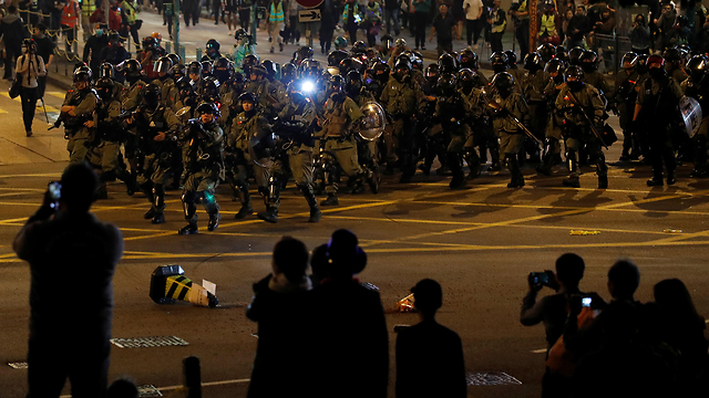 הונג קונג מהומות עימותים בין מפגינים ל משטרה  (צילום: רויטרס)