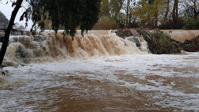 Разлив реки в Кфар-Блюмe. Фото: Студия А
