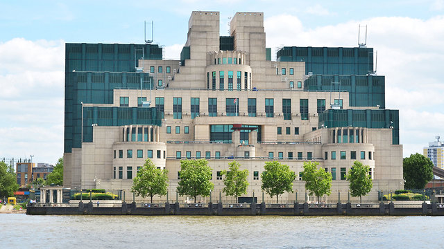 בניין sis סוכנות ביון מודיעין בריטניה לונדון MI6 (צילום: shutterstock)