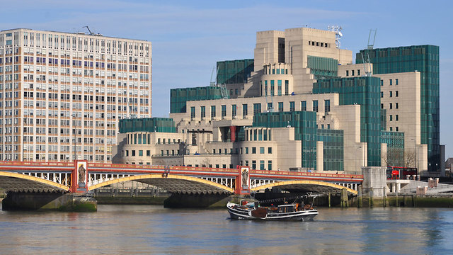 בניין sis סוכנות ביון מודיעין בריטניה לונדון MI6 (צילום: shutterstock)