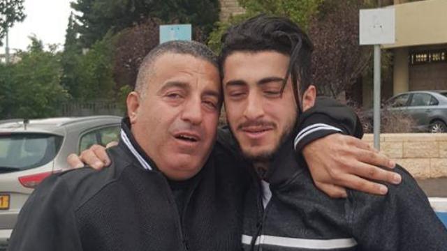 בשאר זידאן עם אבא שלו ביום שחרורו ()