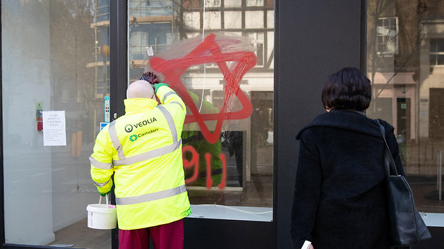 לונדון בית כנסת חנויות יהודים אנטישמיות (צילום: MCT)