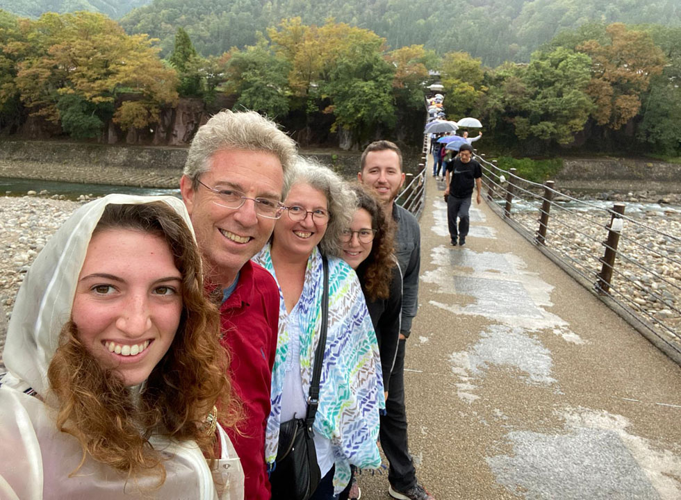 משפחת מיתר בקיוטו, יפן. "היו רגעים של מתח ועצבים אצל כולנו, ובמיוחד אצלי" (צילום: רון מיתר)