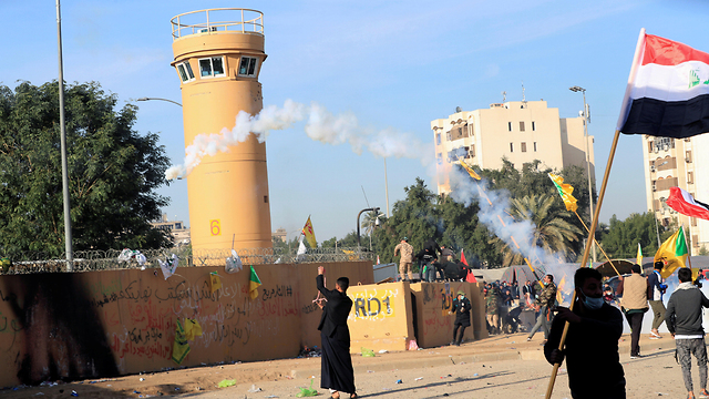 עיראק בגדד מהומות מחוץ ל שגרירות ארה