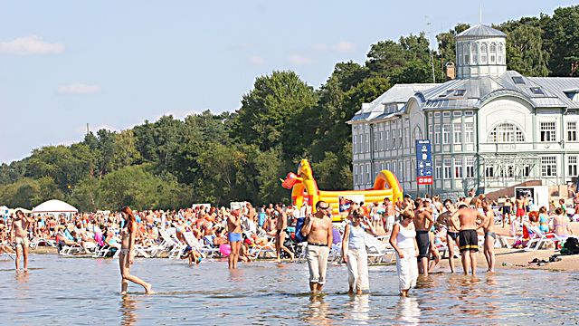 חוף יורמלה בלטביה, ב-8 ביוני, 2005 (Jurmalastic/Wikimedia Commons)