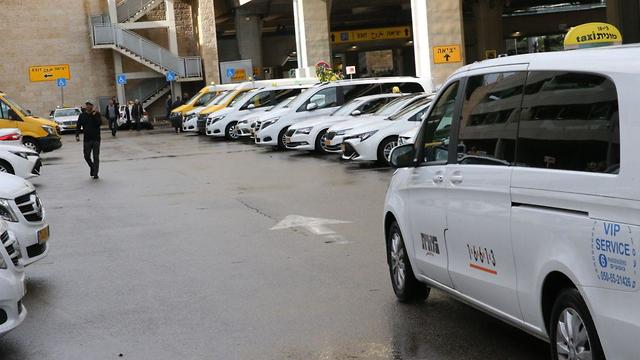 Забастовка таксистов в аэропорту Бен Гурион, 2.01.2020. Фото: Моти Кимхи