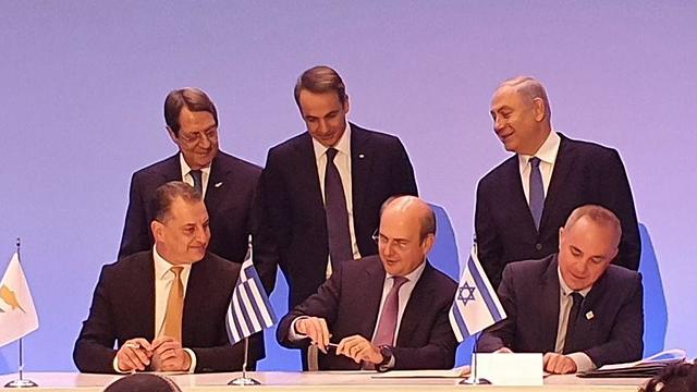 בנימין נתניהו עם ראש ממשלת יוון ונשיא קפריסין חתימה הסכם צינור גז ב אתונה (צילום: חיים צח, לע