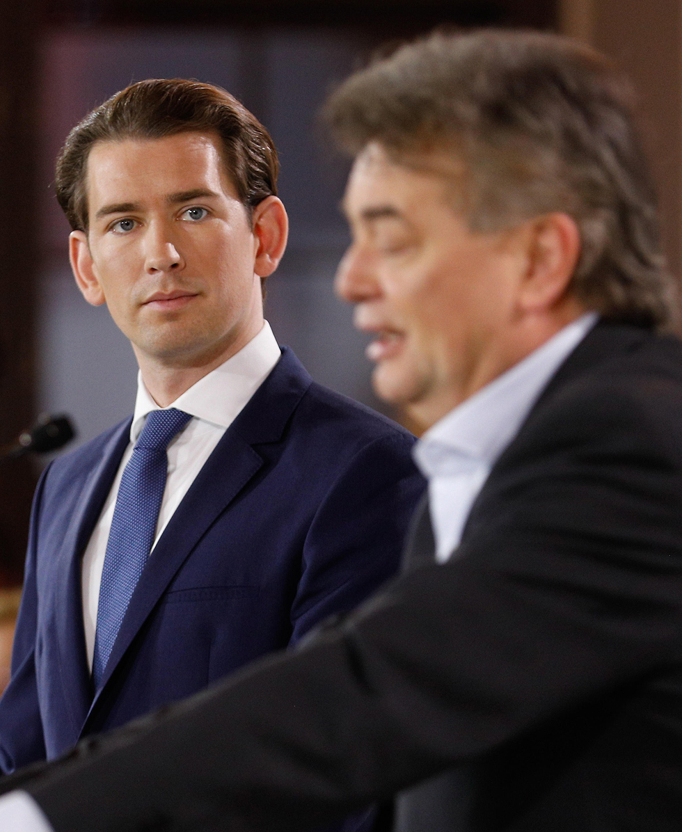 סבסטיאן קורץ מנהיג השמרנים ב אוסטריה לצד מנהיג הירוקים ורנר קוגלר (צילום: EPA)