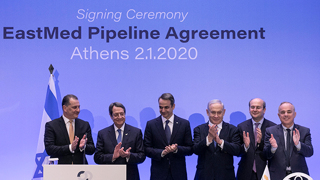בנימין נתניהו עם ראש ממשלת יוון ונשיא קפריסין חתימה הסכם צינור גז ב אתונה (צילום: AP)
