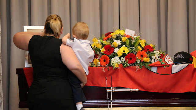 אוסטרליה לוויה ל כבאי ג'ופרי קיטון שנהרג ב שריפות אש (צילום: רויטרס)