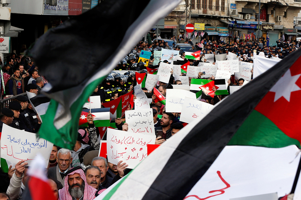 הפגנות בעמאן ,ירדן, נגד העברת גז מישראל (צילום: רויטרס)