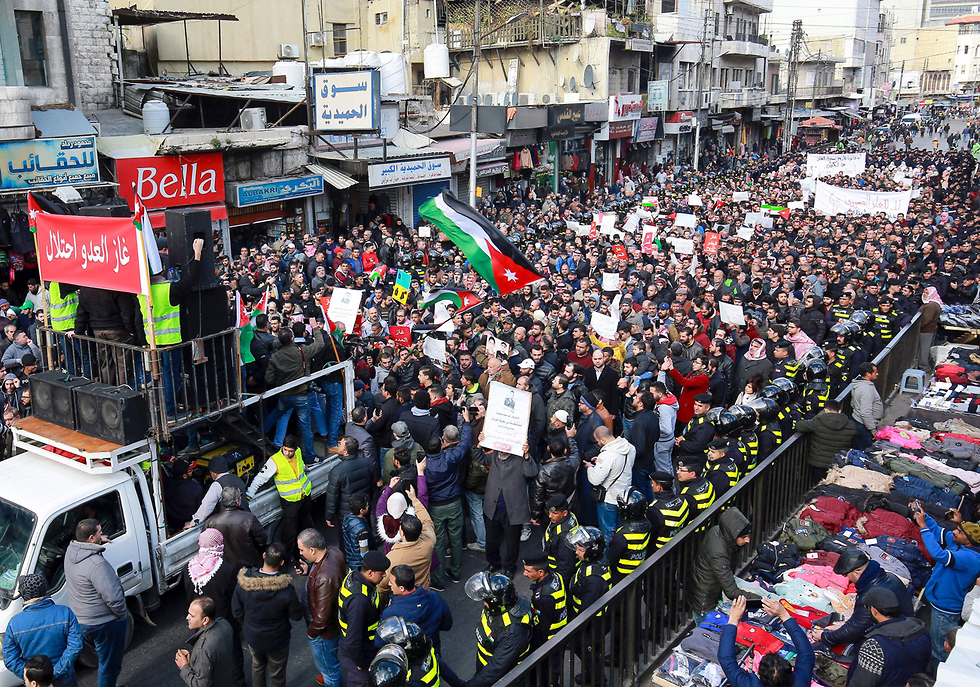 הפגנות בעמאן ,ירדן, נגד העברת גז מישראל (צילום: AFP)