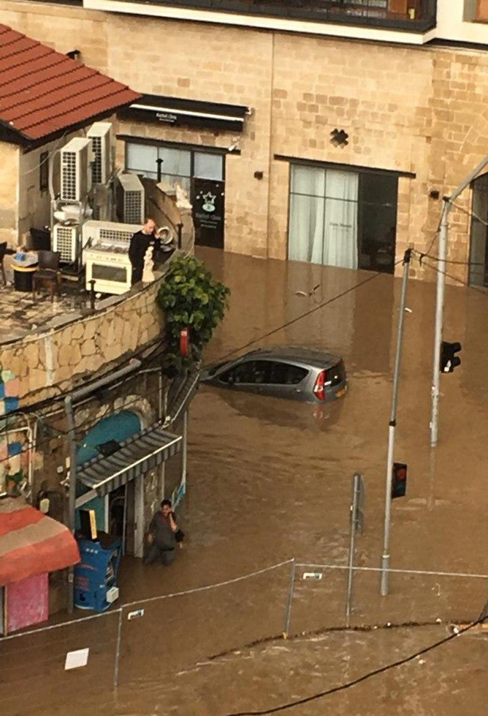 Затопление в Яффо возле театра "Гешер". Фото: Ифтах Сахаутан
