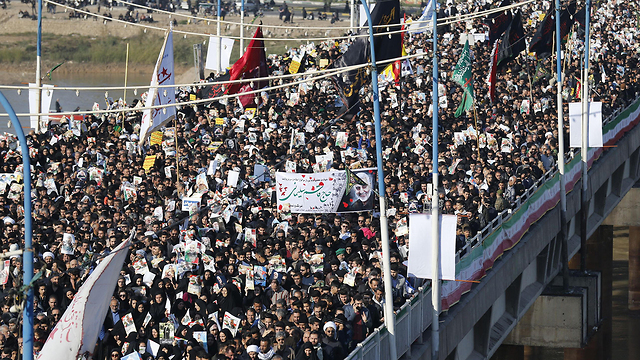 Траурная процессия в Ахвазе. Фото: AFP