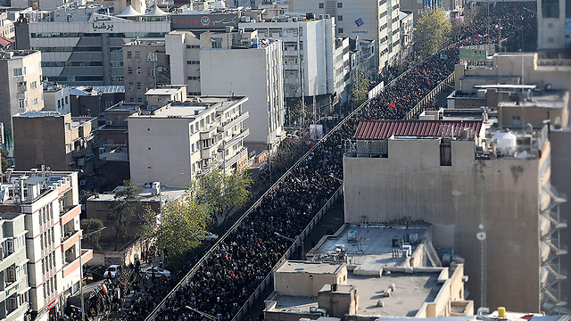 איראן טהרן טקס הלוויה ל קאסם סולימאני (צילום: AFP)