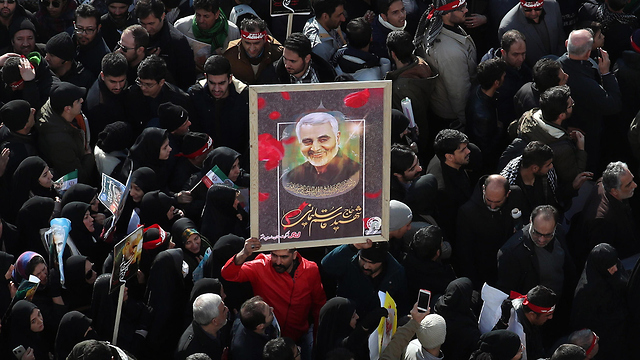 קאסם סולימאני הלוויה איראן טהרן (צילום: EPA)