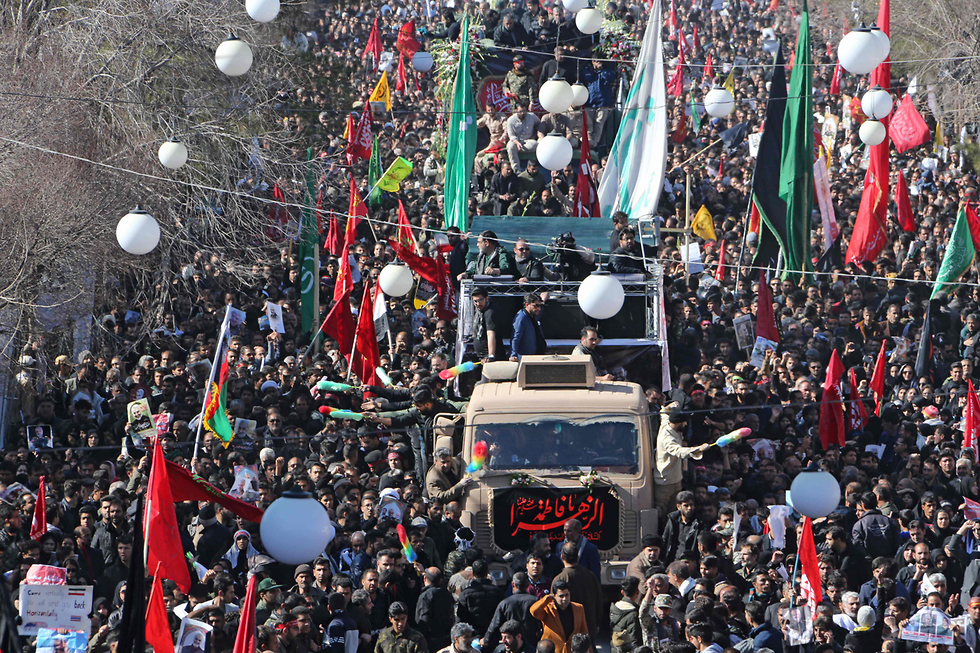 הלוויה לקאסם סולימאני  בכרמאן (צילום: AFP)