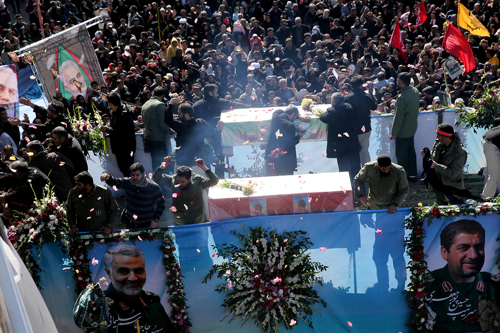 הלוויה לקאסם סולימאני  בכרמאן (צילום: רויטרס)