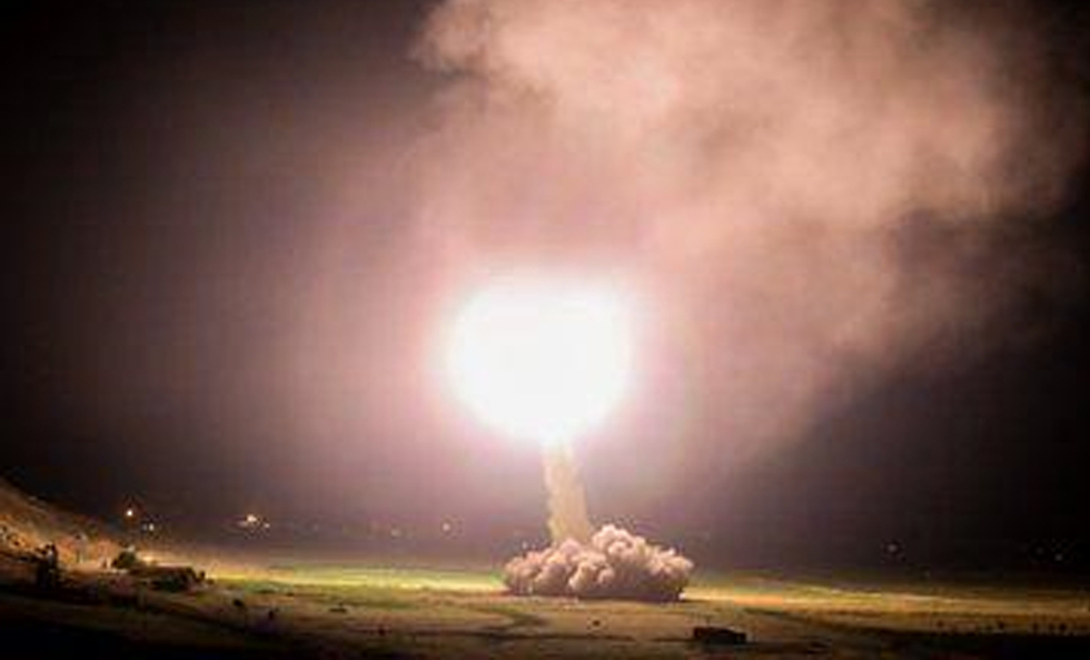טילים מאיראן לעבר בסיסים אמריקנים בעיראק כתגובה על חיסול קאסם סולימאני ()