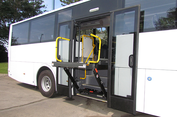 אוטובוס מונגש לנכים של חברת מרכבים (צילום: באדיבות מרכבים)