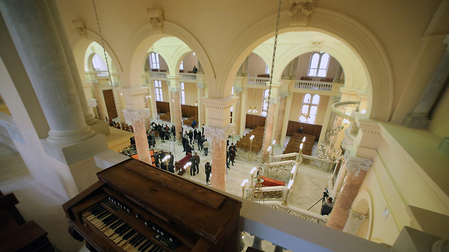 בית הכנסת נפתח מחדש במצרים  (צילום: EPA)