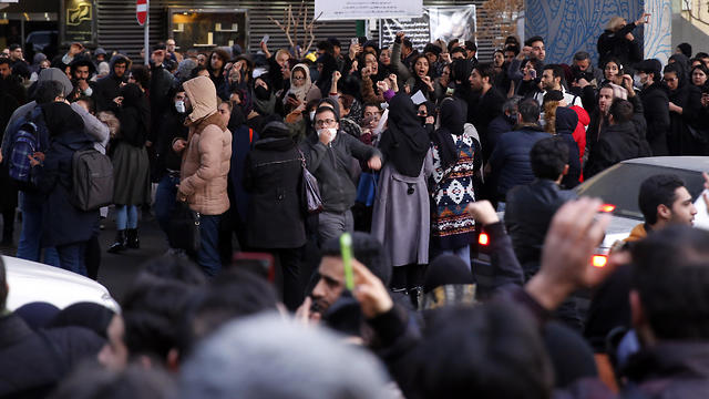 Демонстрации в Иране. Фото: EPA